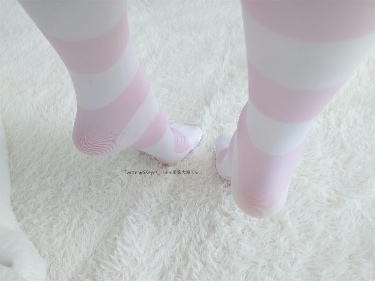 眼酱大魔王w 粉色条纹袜3