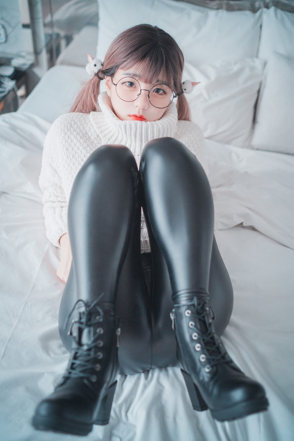 Jenny정제니 紧身黑皮裤3
