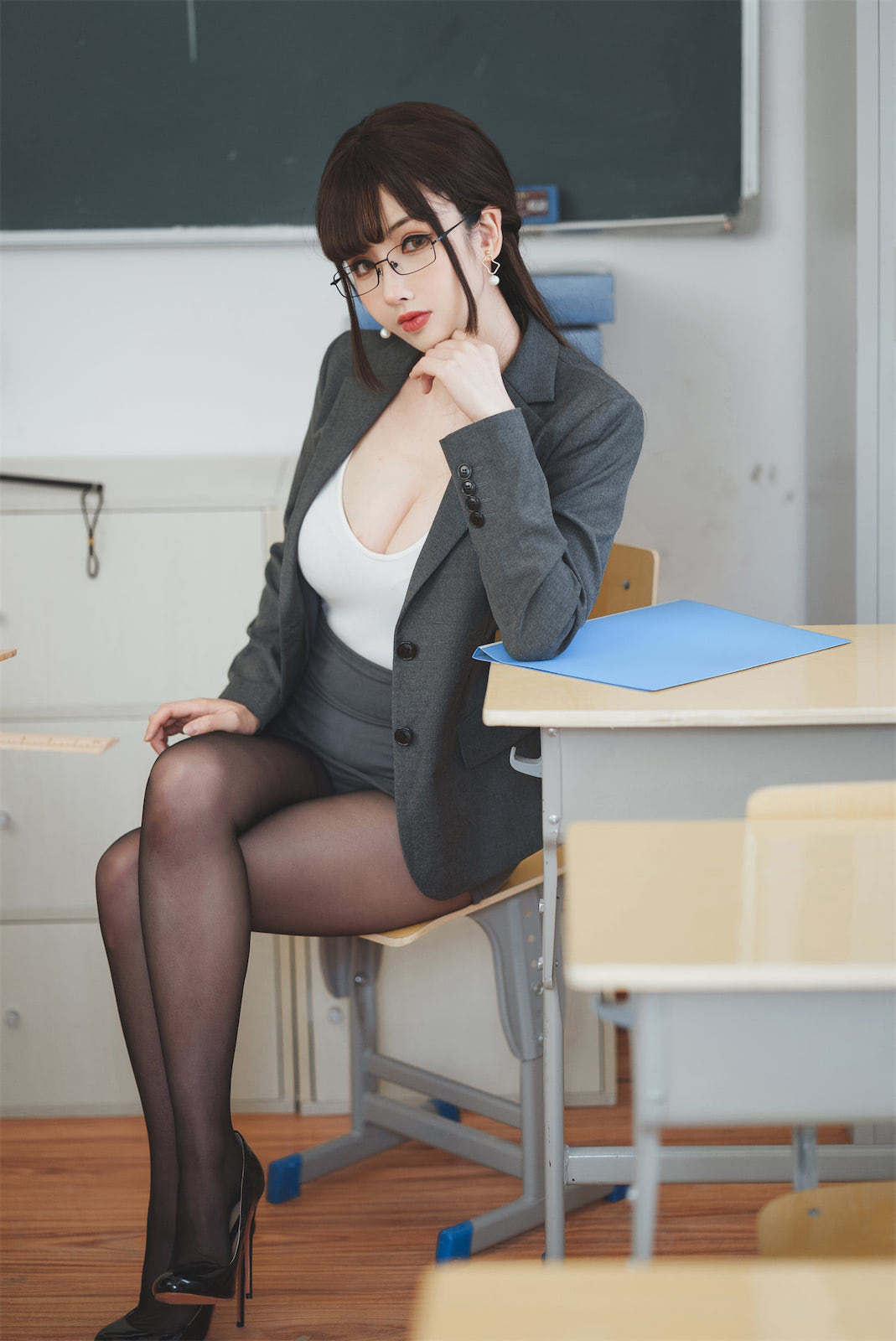 Rioko凉凉子 奇怪的老师2