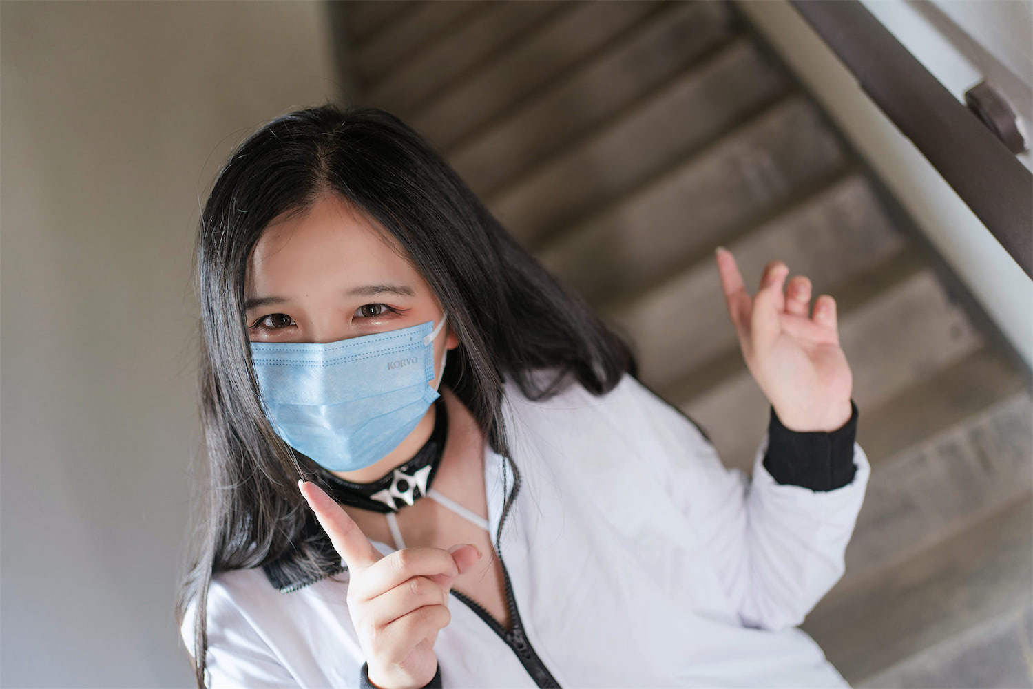 阿半今天很开心 楼梯M1